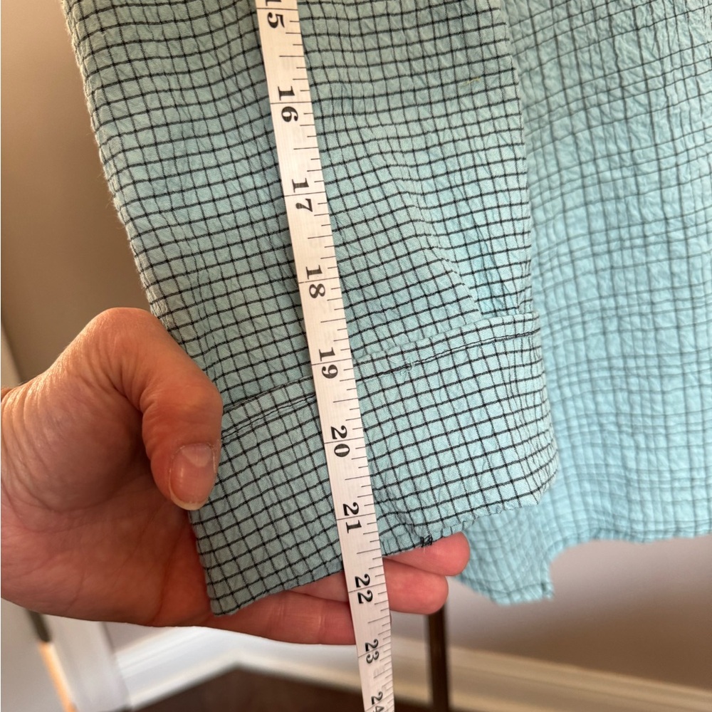 Light blue Ali Miles top with unique buttons - Picture 4 of 12